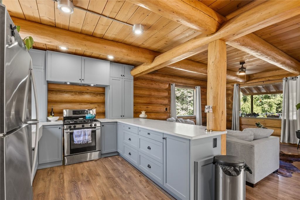 listing image 16513344388974178234