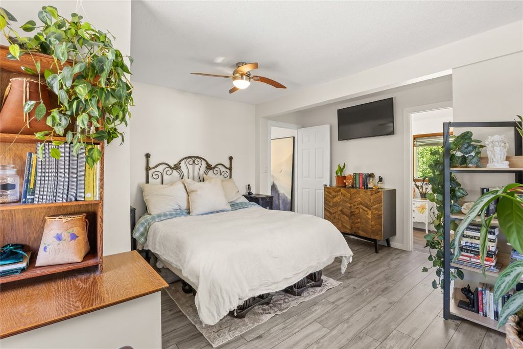 listing image 16517110631747538778