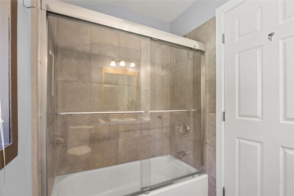 listing image 16513517226293152895
