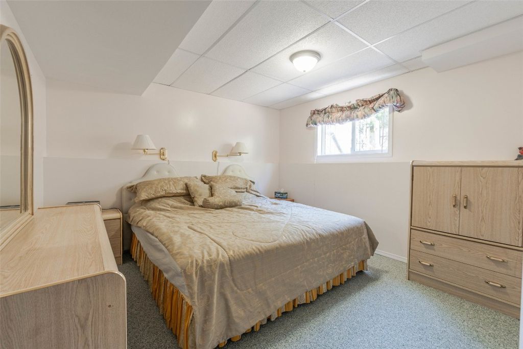 listing image 16518718953138500275