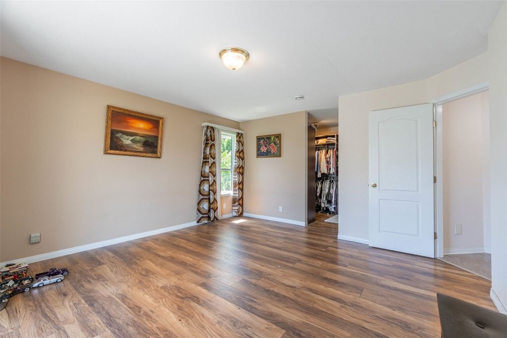 listing image 16514184278944782372