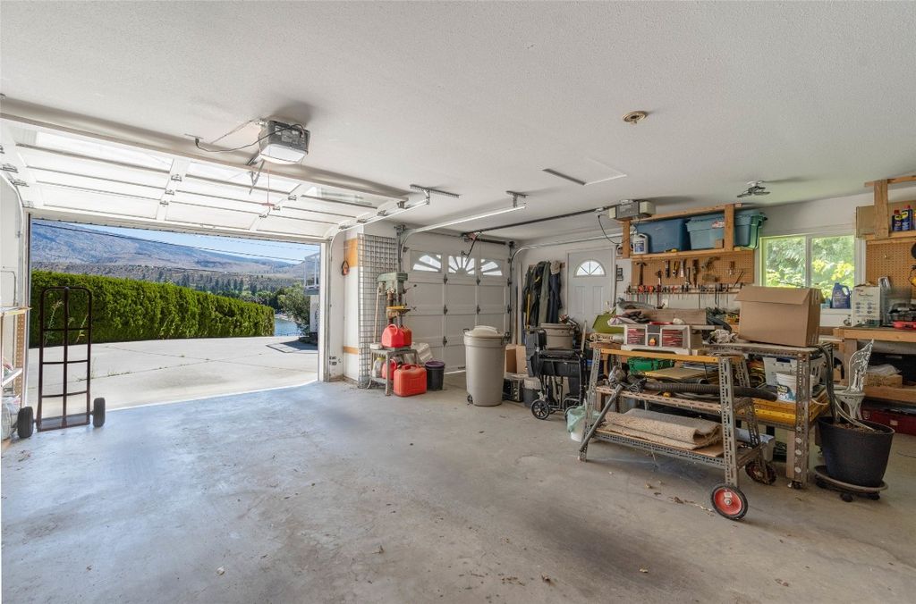 listing image 16518015308164044367