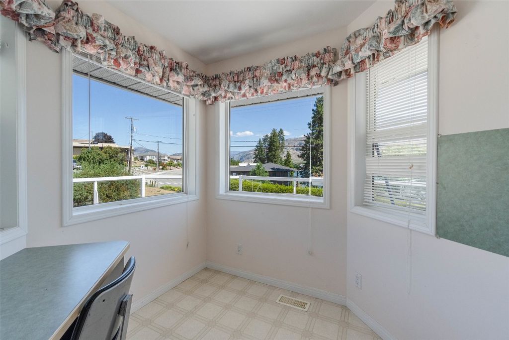 listing image 16517776167416513296