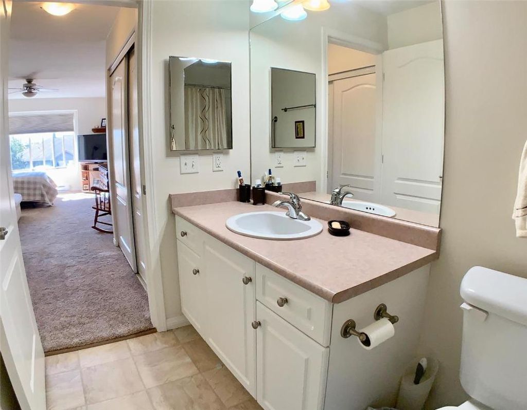 listing image 16515240993343495246