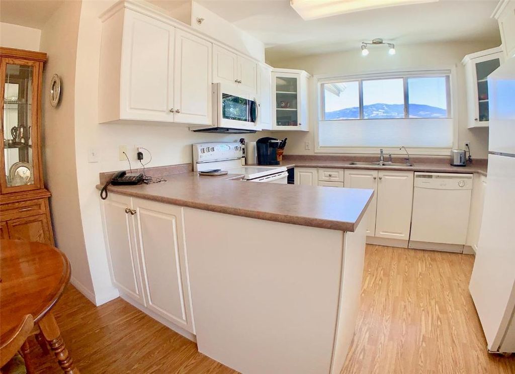 listing image 16518239962354789135