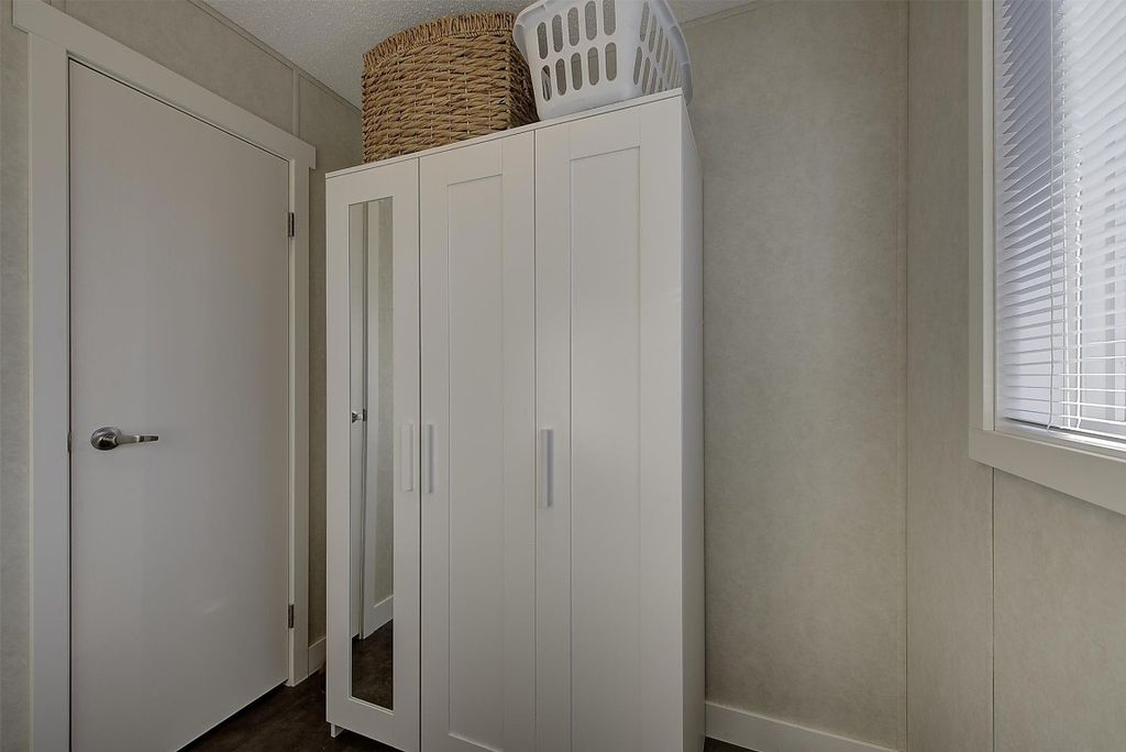 listing image 16516617504751490340