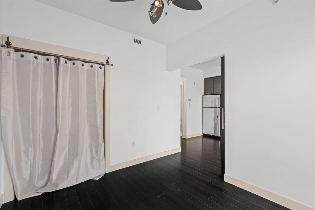 listing image 16517754109349078415