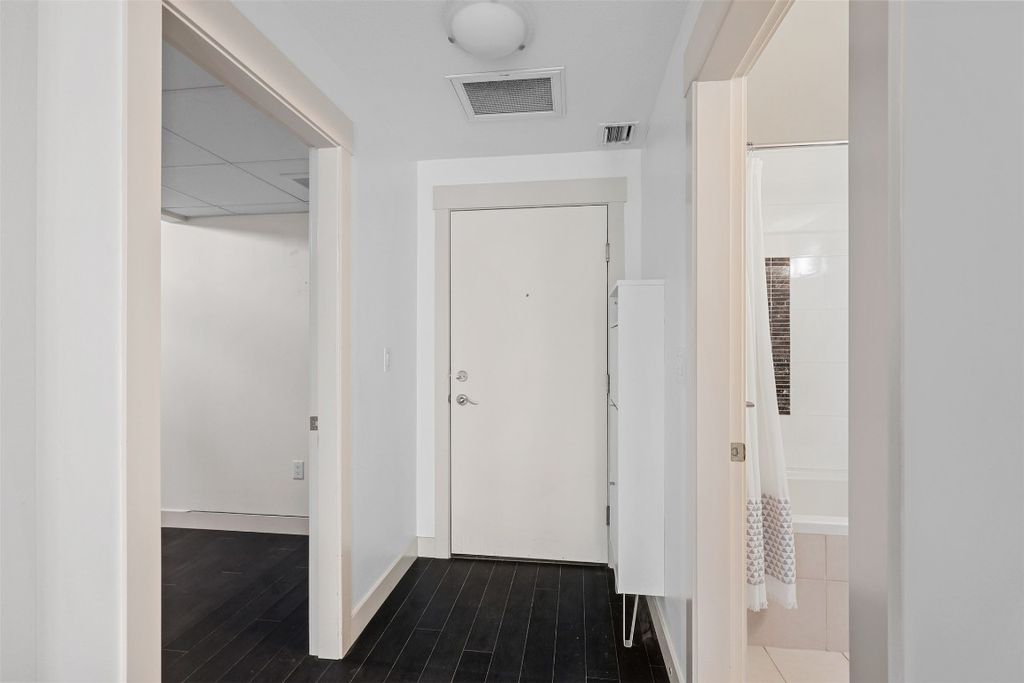 listing image 16513313527297373073