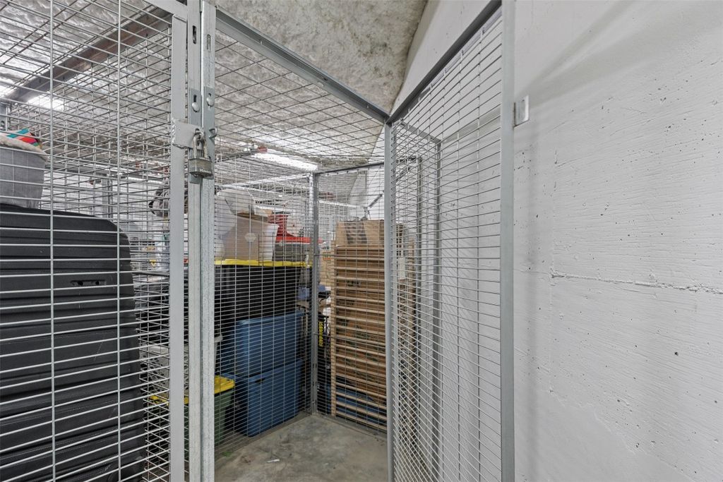 listing image 16515898626927764806