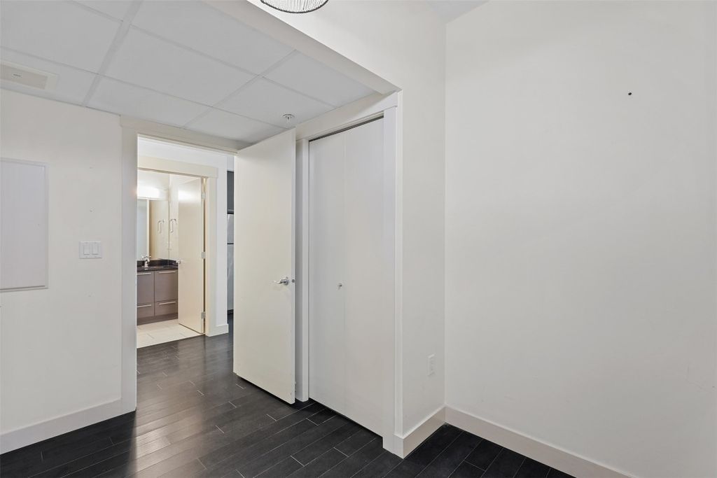 listing image 16513381319795726669