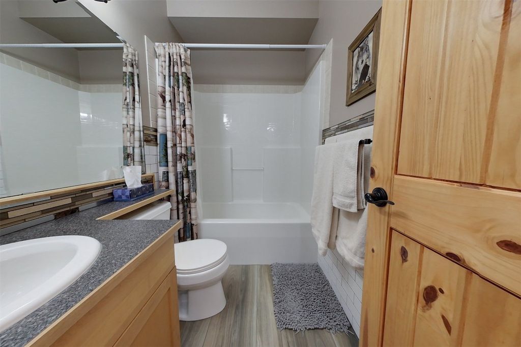 listing image 16514383104003928683