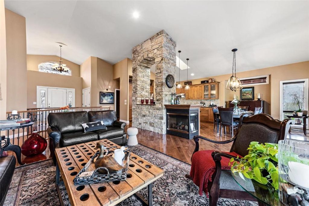 listing image 16514599446211921563