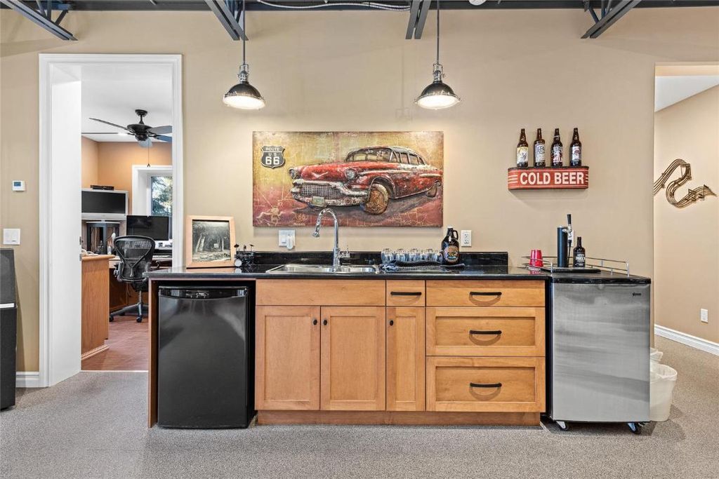 listing image 16516364180849084245