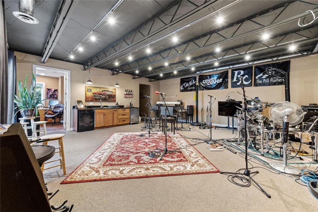 listing image 16511522819306466441