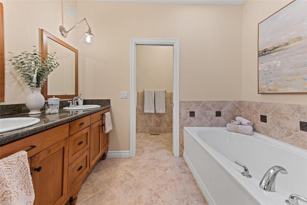 listing image 16512792276496014671