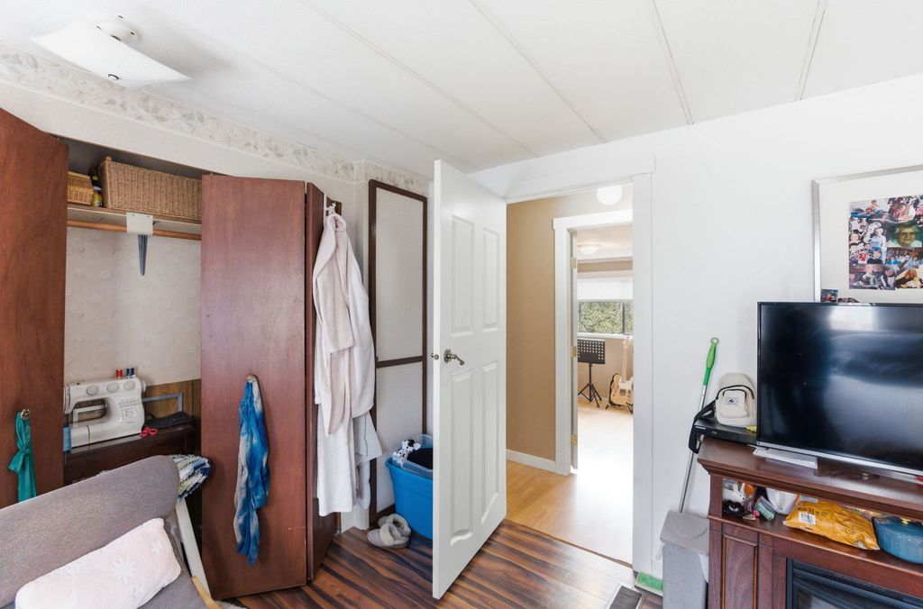 listing image 16514256318624621824