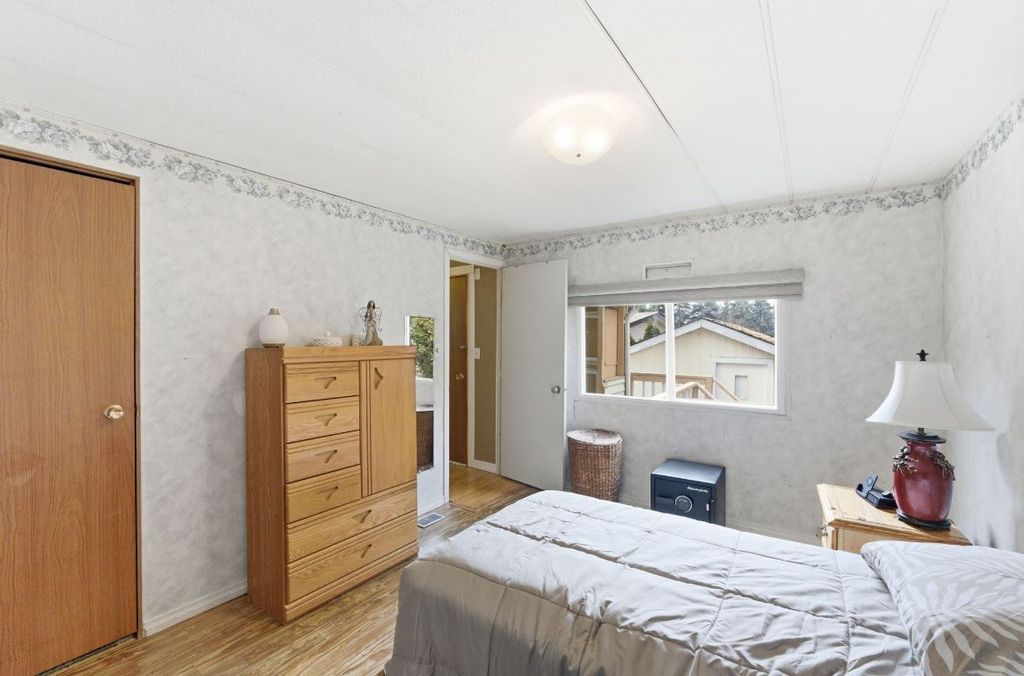 listing image 16510875787748949997