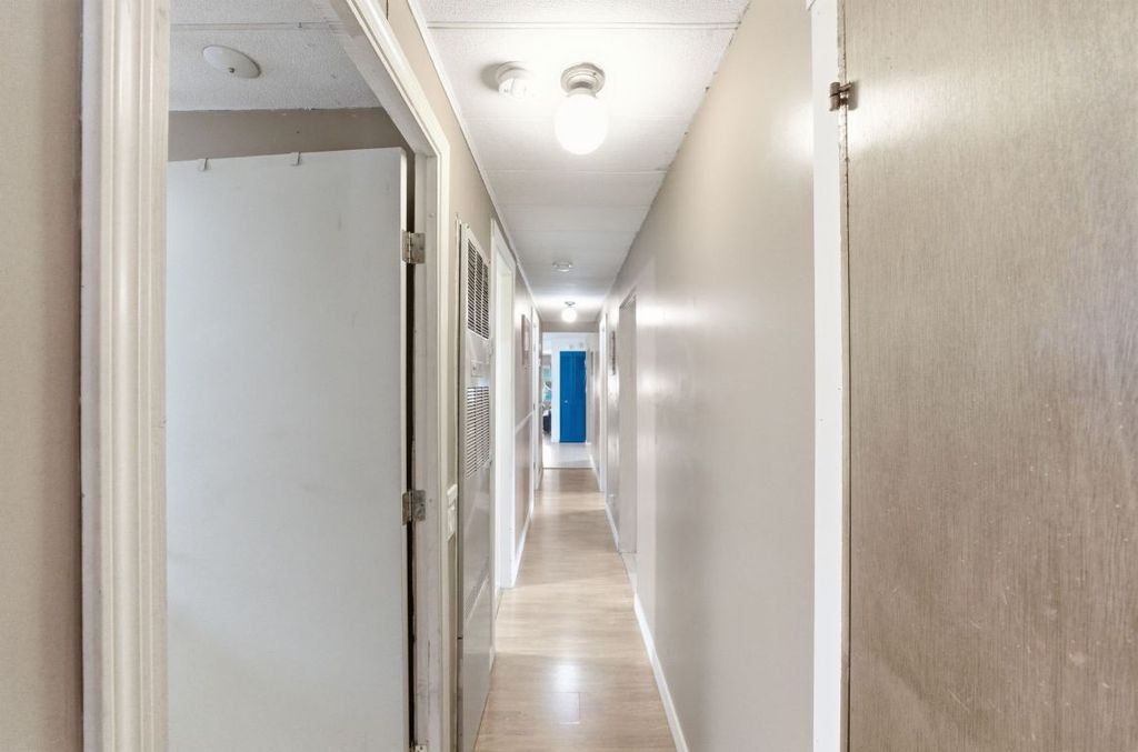 listing image 16518295442463125114