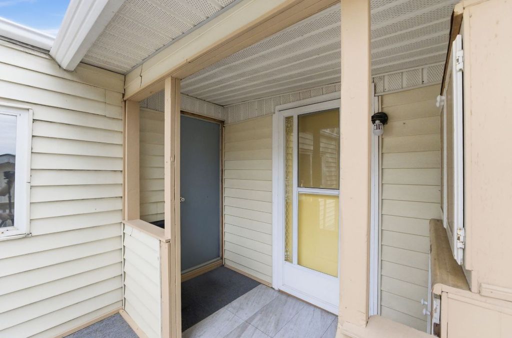 listing image 16515990951349648476