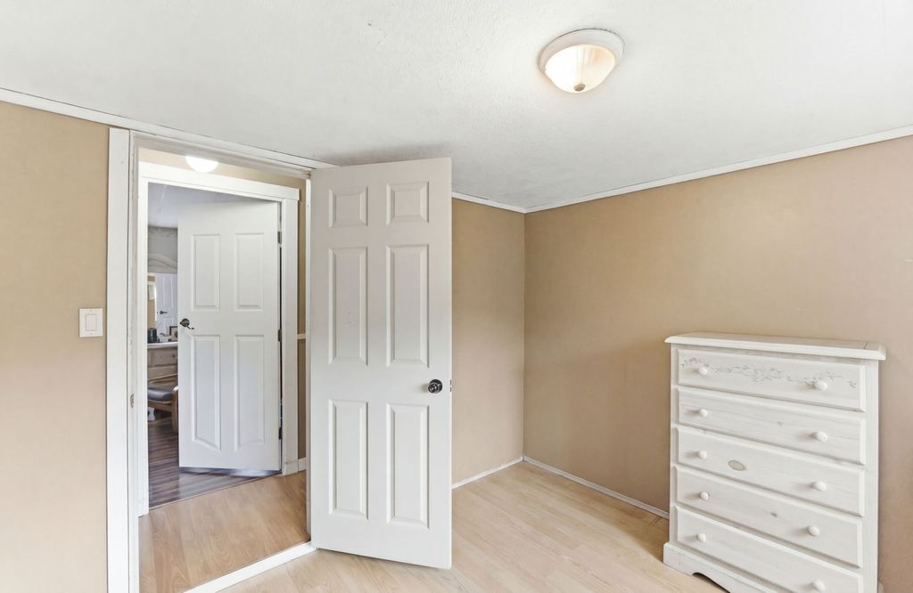 listing image 16510385891277947110