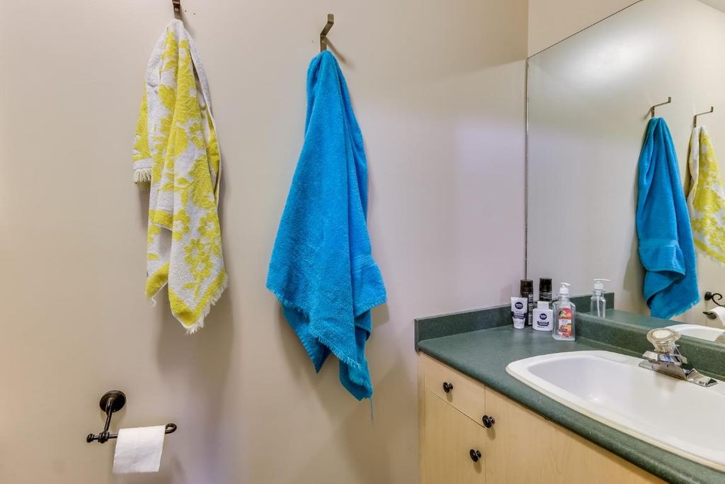 listing image 16513757057285047279