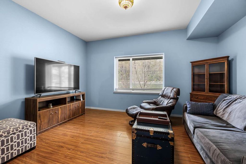 listing image 16514319741622573680