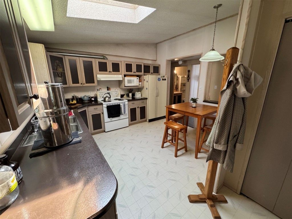 listing image 16516350739408142787