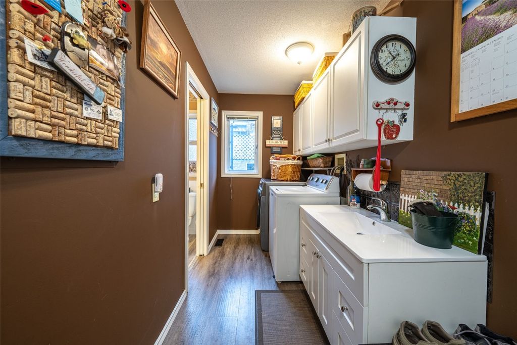 listing image 16518196171765400439