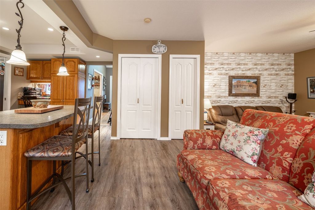 listing image 16514532836844920445