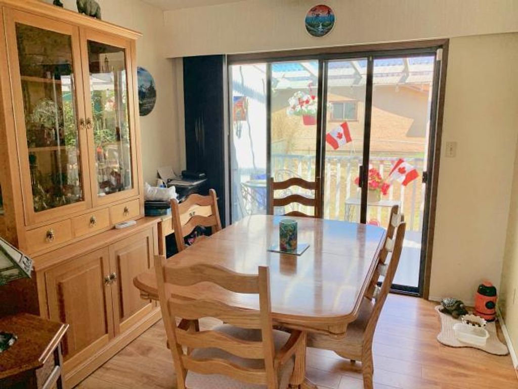listing image 16512752311768915549