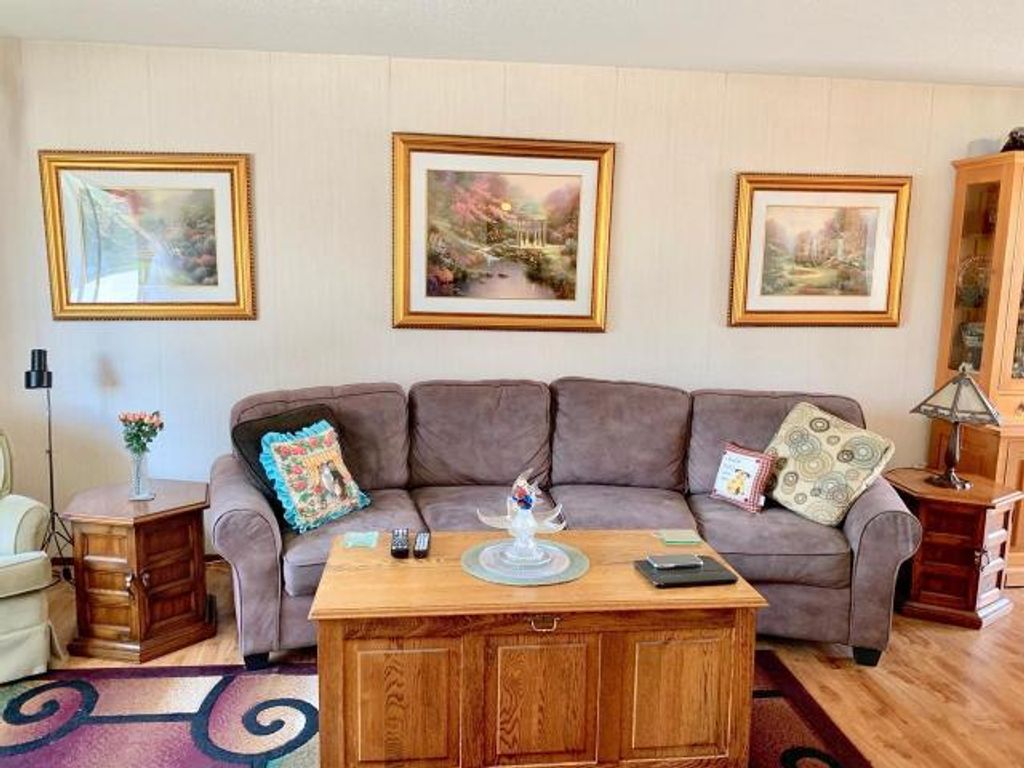 listing image 16514574447828044170