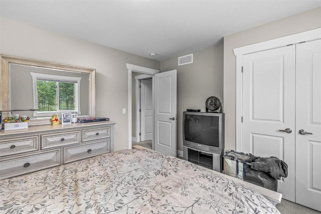 listing image 16516032356416050530