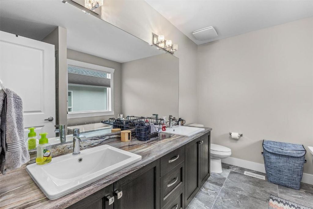 listing image 16515710891536881808