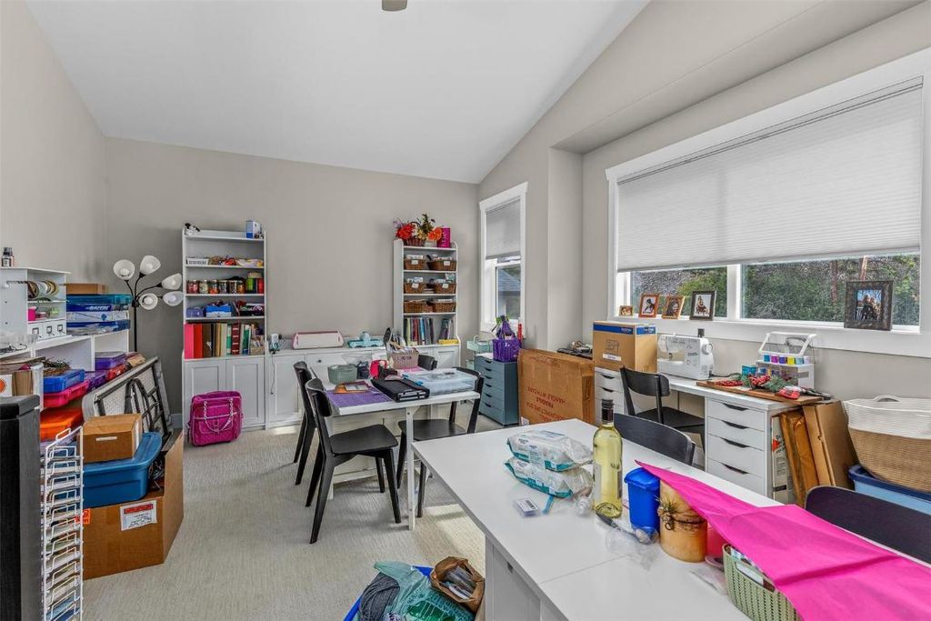 listing image 16518191933123880616