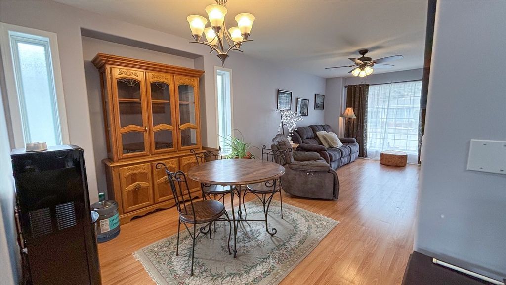 listing image 16515353119473761060