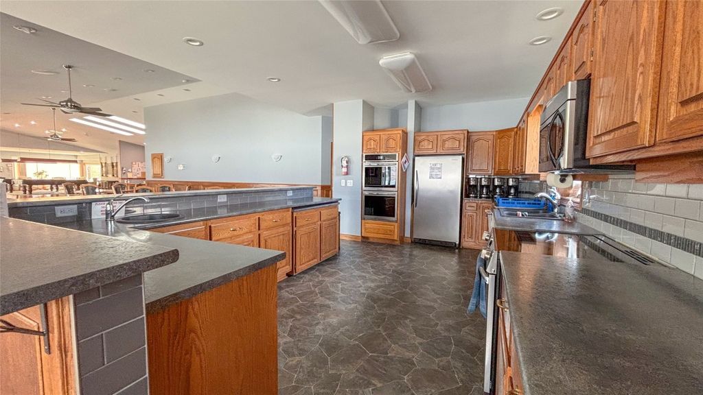 listing image 16511518712669612499