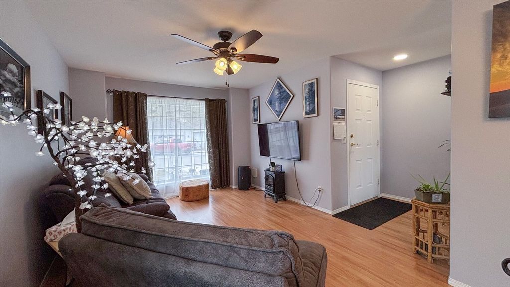 listing image 16519880248275416830