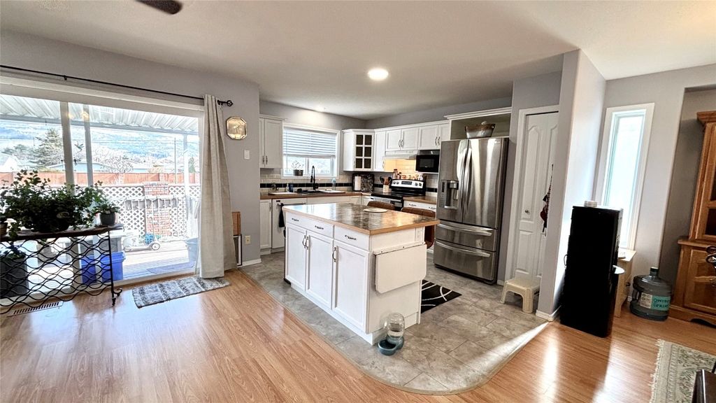 listing image 16515339851912247360