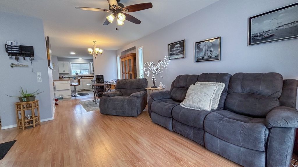 listing image 16516068219790882482