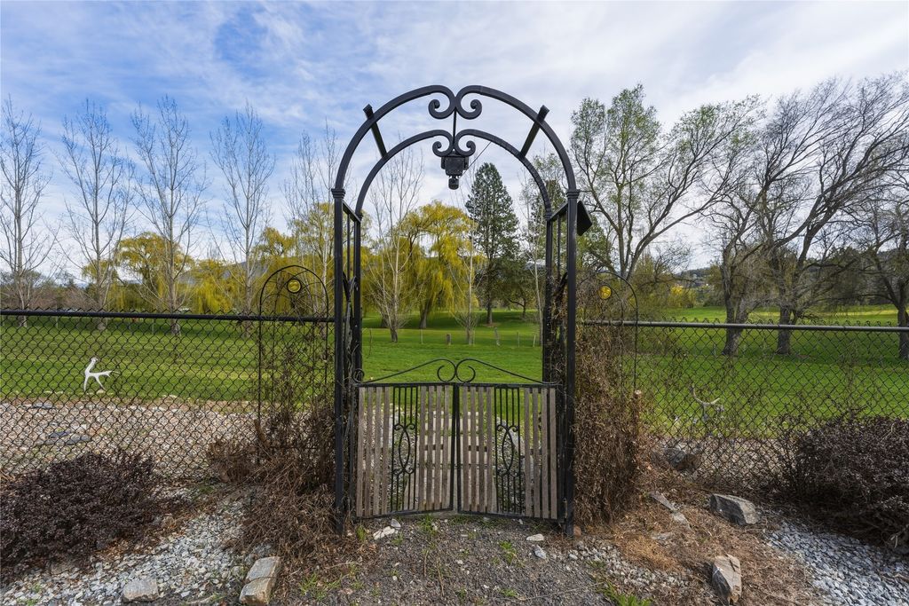 listing image 16515671876946874457