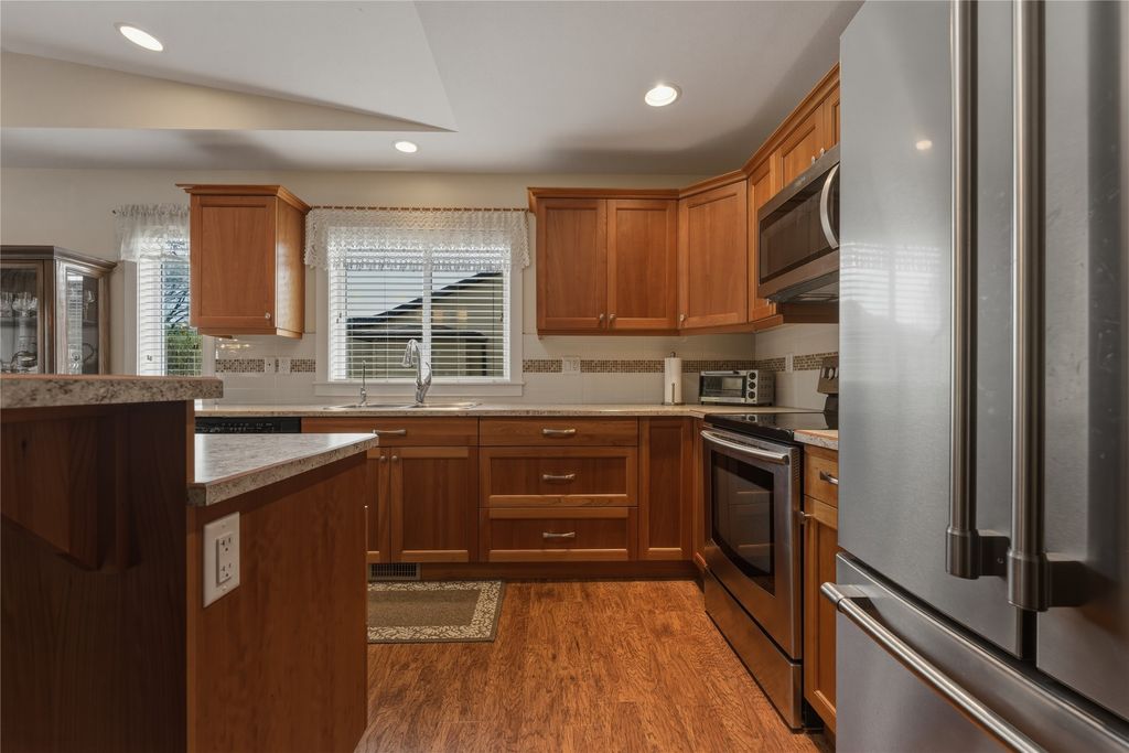 listing image 16516289758566974471