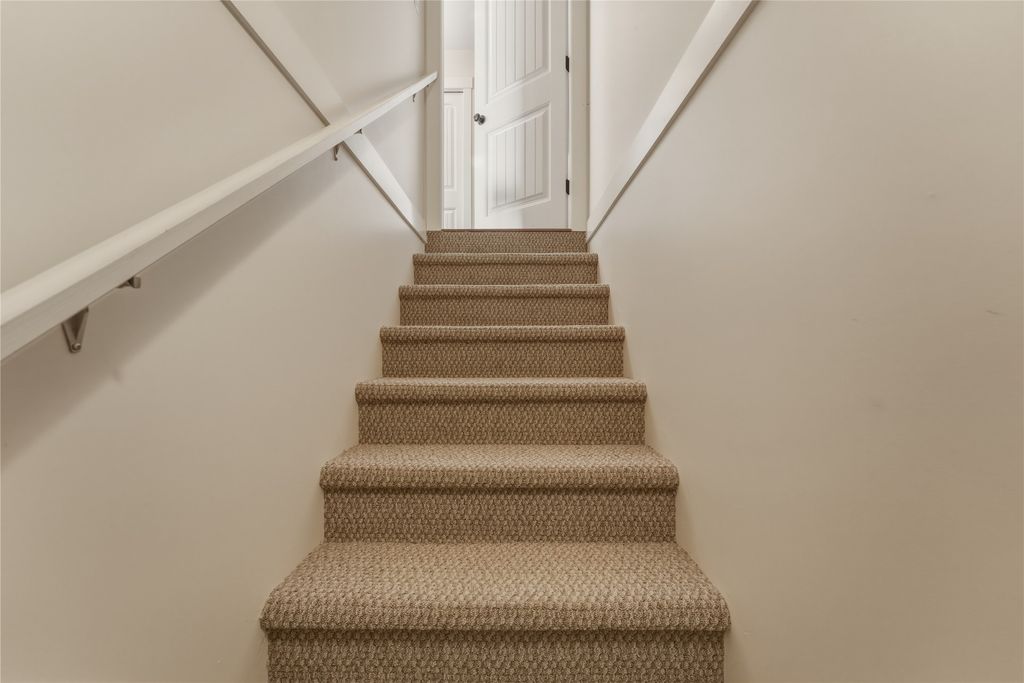listing image 16513697858539446825