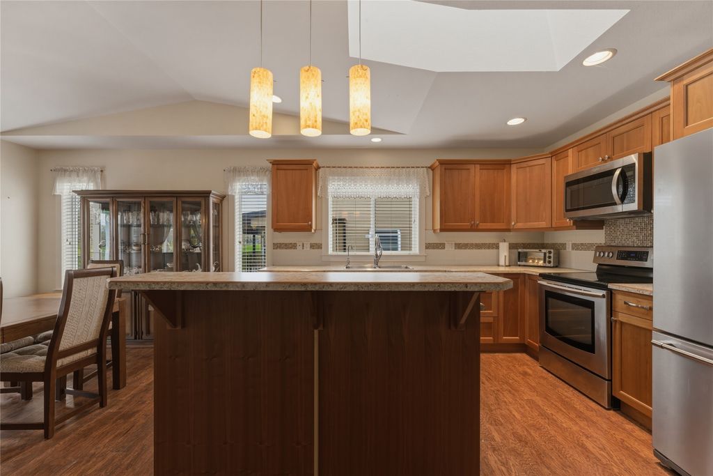 listing image 16513412061394729202