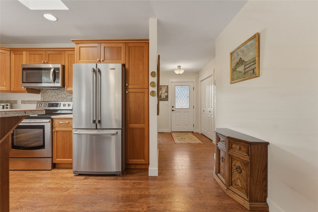 listing image 16510679445359505065