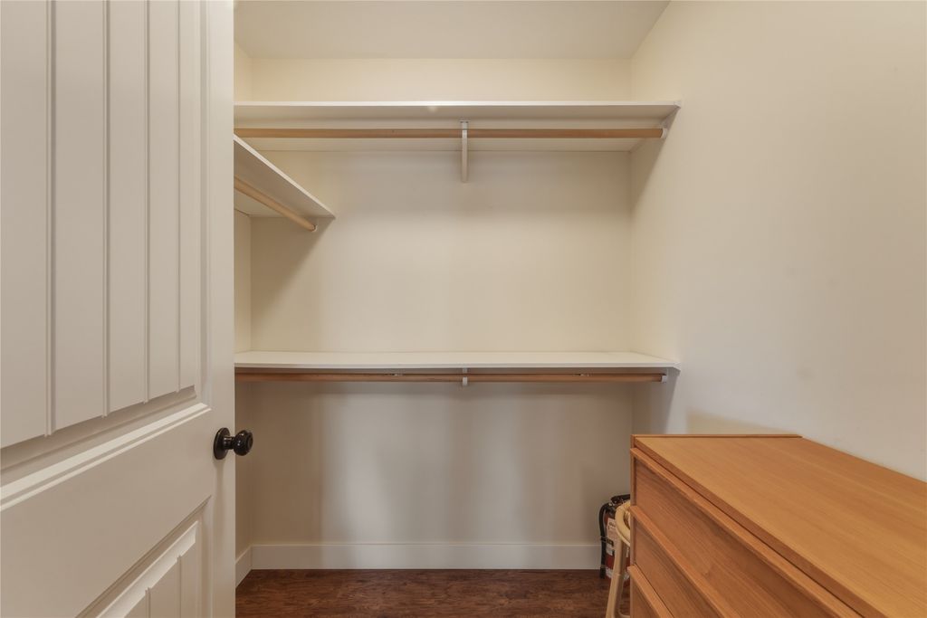 listing image 16519290005221854101