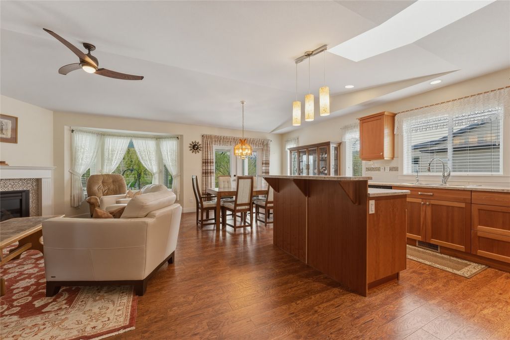 listing image 16517970408741597721