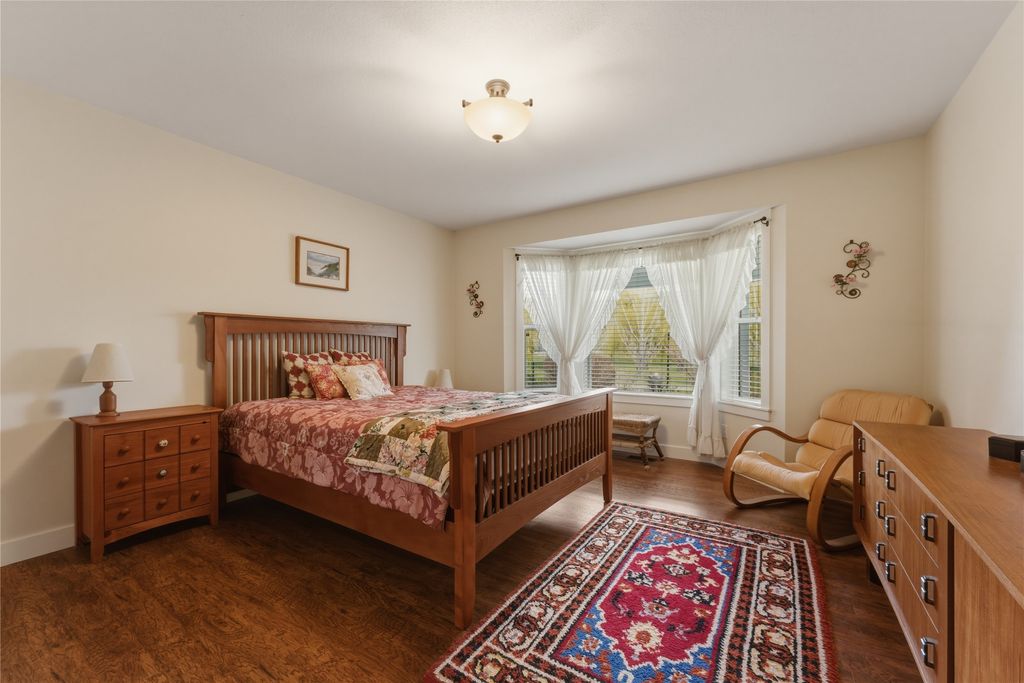listing image 16518579625135903556