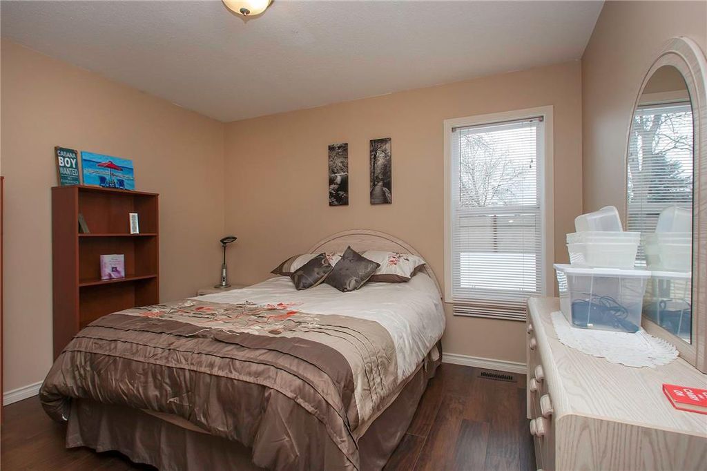 listing image 16510645605934857540