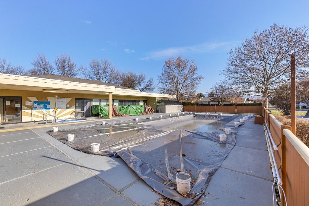 listing image 16516690887940521448