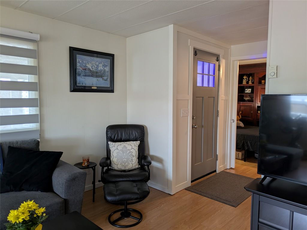 listing image 16518488331465929820